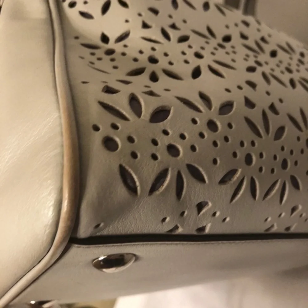 COACH TAYLOR EYELET LEATHER SATCHEL (COACH F27392)
